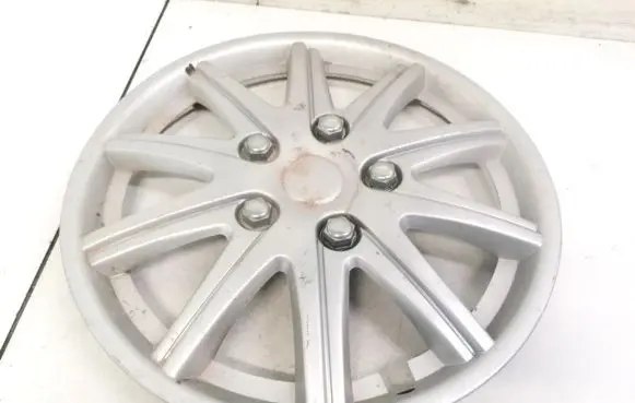 Volvo V70 R14 wheel hub/cap/trim 
