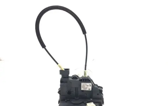 Opel Corsa E Front door lock 13431840