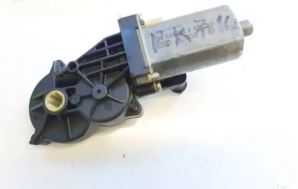 Mercedes-Benz E W211 Seat adjustment motor 0390203210 8259114-4