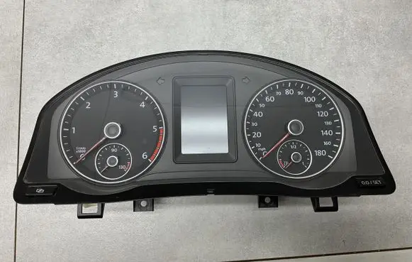 Volkswagen Scirocco Speedometer (instrument cluster) 1K8920971C