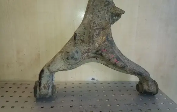 Mitsubishi Pajero Front lower control arm/wishbone