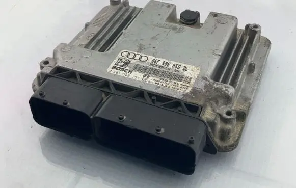 Audi A3 S3 8P Engine control unit/module 0261S02153 1039S03765 06F906056DL