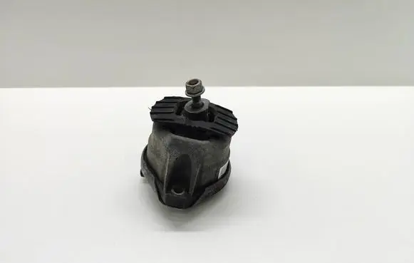 BMW 5 E60 E61 Engine mount bracket 6761092 676109202 159346