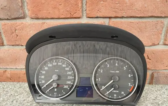 Speedometer (instrument cluster)