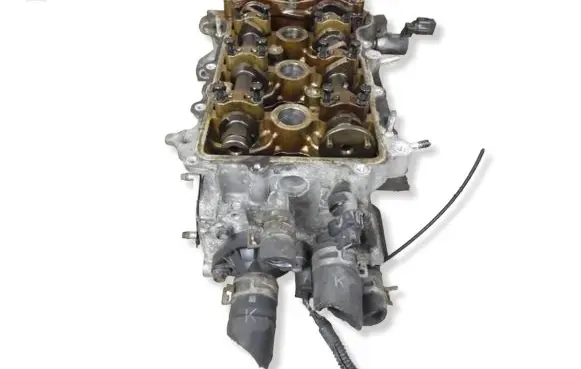 Toyota Yaris Engine head 06140739 0000095 1KR52