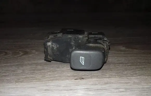 Volvo S60 Electric window control switch 9472275