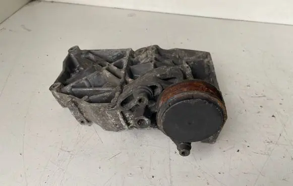 Volkswagen PASSAT B5.5 Engine mounting bracket 038260885C