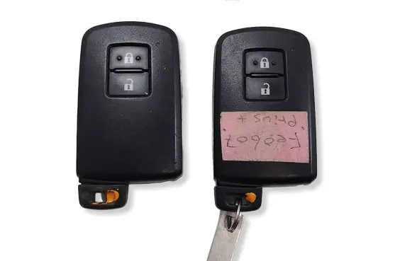 Toyota Prius+ (ZVW40) Ignition key/card 