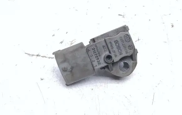 Volvo V70 Fuel pressure sensor 31272732 0261230239