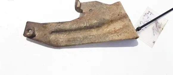 Volvo S40, V40 Engine mounting bracket