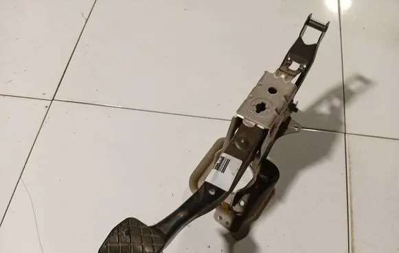 Skoda Octavia Mk2 (1Z) Brake pedal 1K1721057N