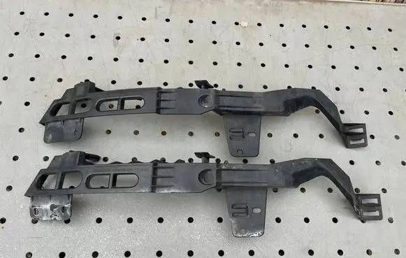 Opel Astra J Front bumper mounting bracket
