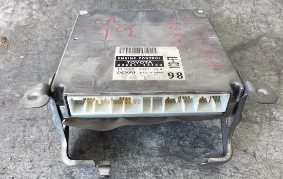 Toyota Corolla Verso E121 Engine control unit/module 8966113120 1758005371