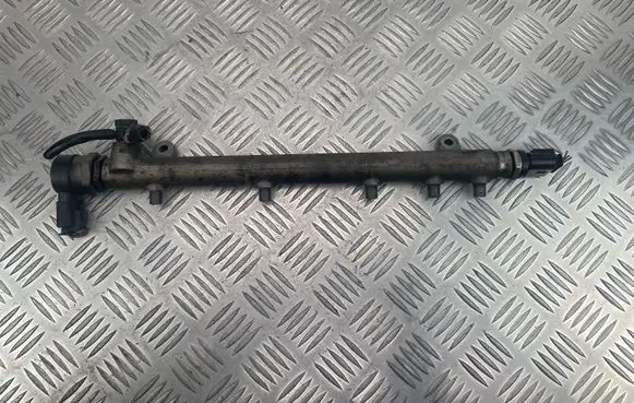 Mercedes-Benz C W203 Fuel main line pipe A6460701195 0445214147