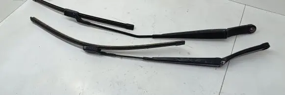 Volkswagen Golf V Windshield/front glass wiper blade 1Q1955409
