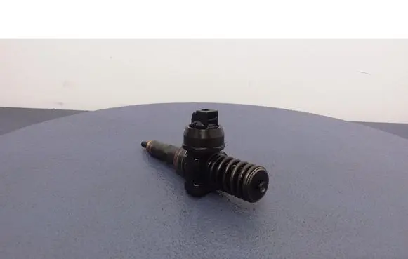 Audi A4 S4 B6 8E 8H Fuel injector 038130073AR