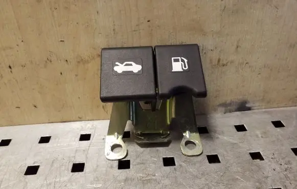 Engine bonnet (hood) release handle
