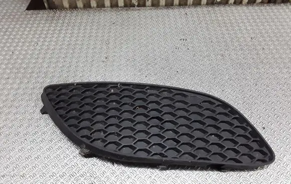 Opel Zafira B Front bumper lower grill