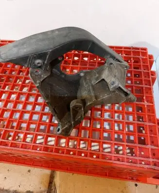 Audi A6 S6 C4 4A Power steering pump mounting bracket 054145523G