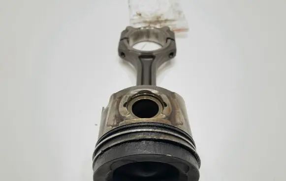 KIA Optima Piston with connecting rod D4FD