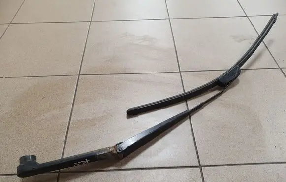 Subaru Forester SH Front wiper blade arm