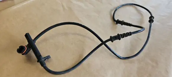 Mercedes-Benz GL X166 ABS brake wheel speed sensor A1669052601 1669052601