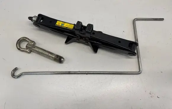 Toyota Avensis T270 Tool set