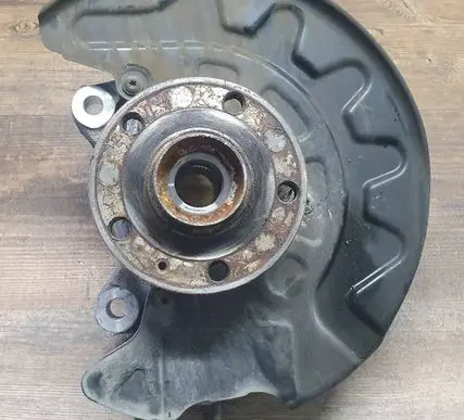 Volkswagen PASSAT B8 Front wheel hub 5Q0407257A