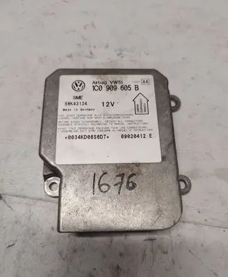 Volkswagen PASSAT B5.5 Airbag control unit/module 1C0909605B 09020412E