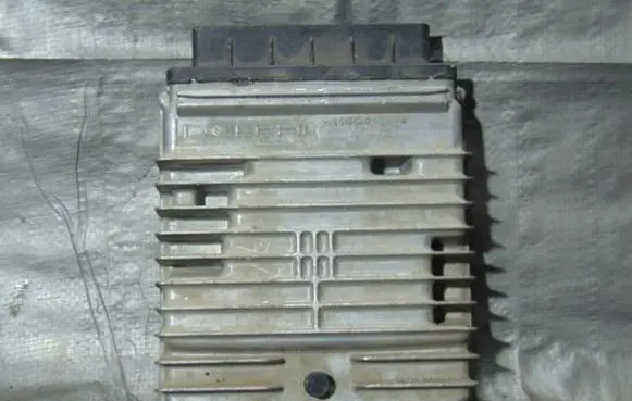 Ford Mondeo Mk III Engine control unit/module 5S7112A650EA