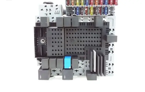 Volvo XC90 Fuse module 08679899 08696098