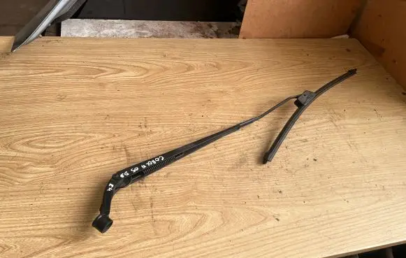 Toyota Corolla E120 E130 Front wiper blade arm