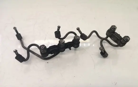 Toyota Yaris Verso Fuel injector supply line/pipe 
