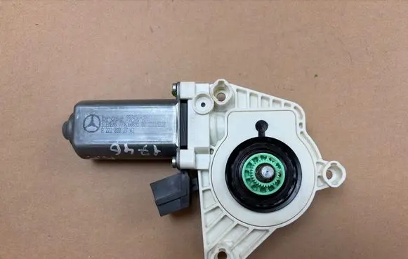 Mercedes-Benz S W221 Front door window regulator motor A2218202742
