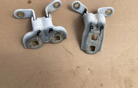Opel Mokka Front door upper hinge 