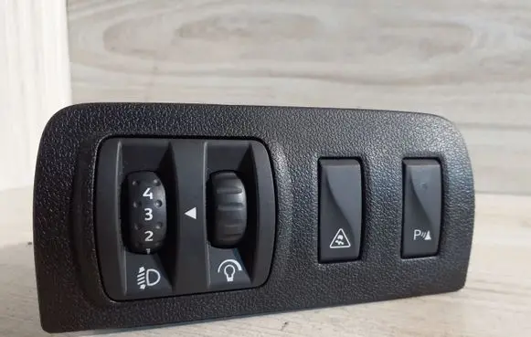 Renault Megane III Headlight level height control switch 251900001R