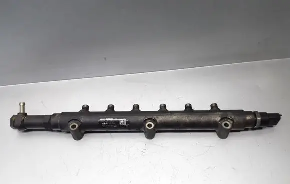 Volvo XC90 Fuel main line pipe 30622085 0445215015