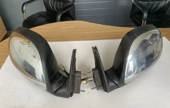 Toyota Tundra I Front door electric wing mirror