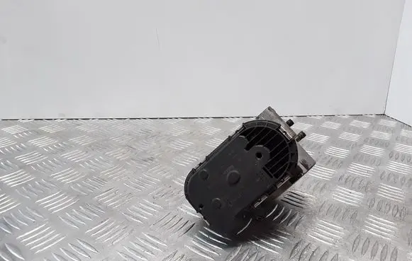 Audi A4 S4 B6 8E 8H Electric throttle body valve 0Z8133062B