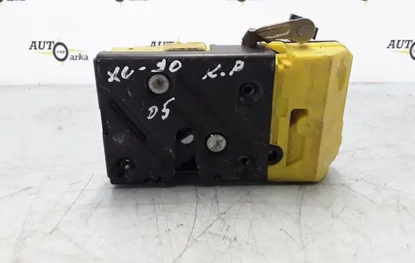 Volvo XC90 Front door lock 30699747