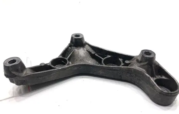 Mercedes-Benz GLK (X204) Engine mounting bracket A2720140295