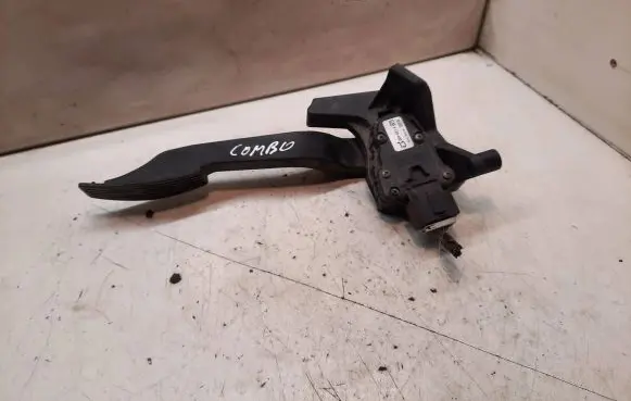 Opel Combo C Accelerator throttle pedal 9129423 6PV00811000