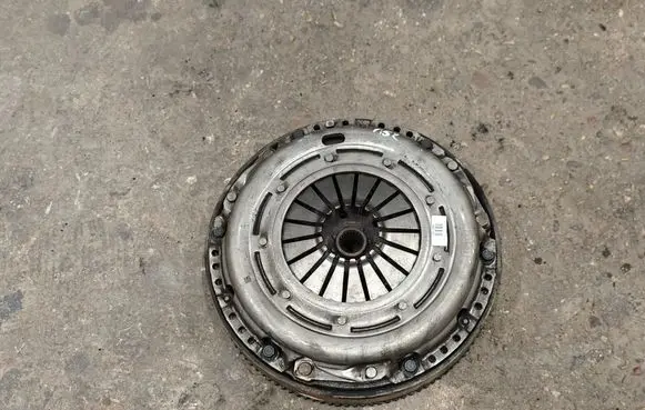 Volvo V40 Clutch set kit AV617563CC AV617563 AV61CC1301