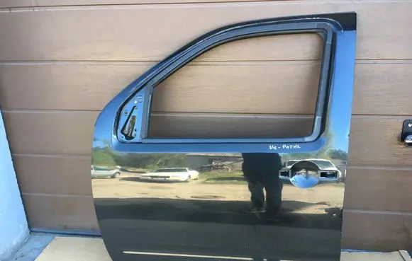 Nissan Pathfinder R51 Front door