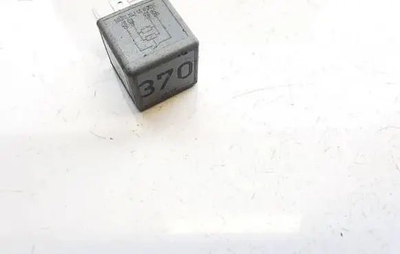 Volkswagen PASSAT B5.5 Other relay 8D0951253A 370