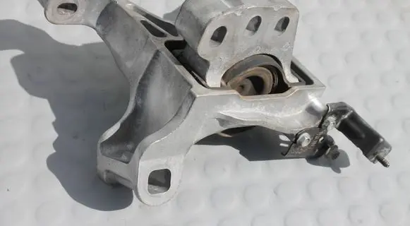 Mazda CX-3 Engine mount vacuum valve PODUSZKA-SILNIKA
