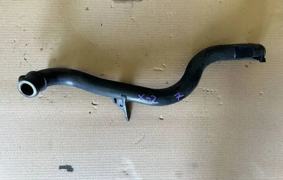 Engine coolant pipe/hose