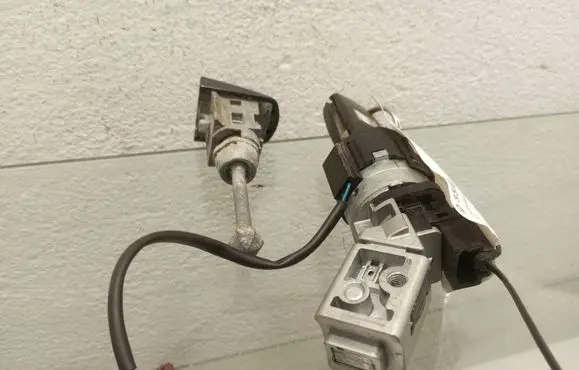 Citroen C4 Grand Picasso Ignition lock 9663123380