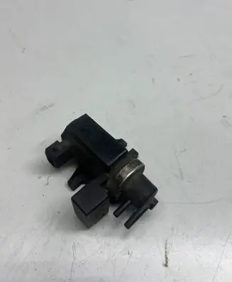 Volkswagen PASSAT B6 Turbo solenoid valve 72279600 2247906
