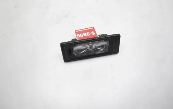 Volkswagen Tiguan Number plate light 5NA943021